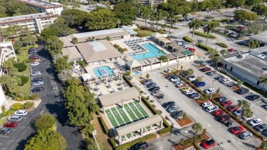 REDUCED! ***BEST VALUE IN WYNMOOR***IMPACT WINDOWS* WASHER/DRYER on Wynmoor Golf Course in Florida - for sale on GolfHomes.com, golf home, golf lot