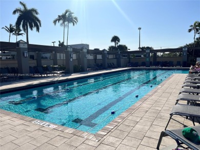 REDUCED! ***BEST VALUE IN WYNMOOR***IMPACT WINDOWS* WASHER/DRYER on Wynmoor Golf Course in Florida - for sale on GolfHomes.com, golf home, golf lot