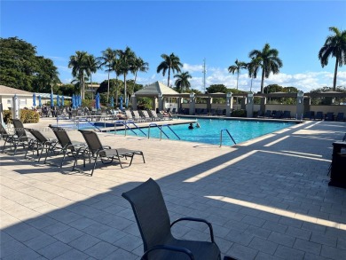 REDUCED! ***BEST VALUE IN WYNMOOR***IMPACT WINDOWS* WASHER/DRYER on Wynmoor Golf Course in Florida - for sale on GolfHomes.com, golf home, golf lot