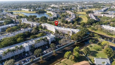 REDUCED! ***BEST VALUE IN WYNMOOR***IMPACT WINDOWS* WASHER/DRYER on Wynmoor Golf Course in Florida - for sale on GolfHomes.com, golf home, golf lot