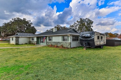 Welcome to this charming home in the Inverness Golf and Country on Inverness Golf and Country Club in Florida - for sale on GolfHomes.com, golf home, golf lot