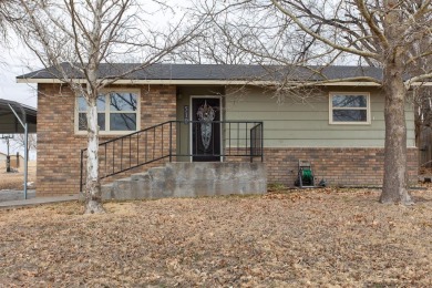 This beautifully maintained 5-bedroom, 2-bath home is as on Point Rock Golf Club in Kansas - for sale on GolfHomes.com, golf home, golf lot