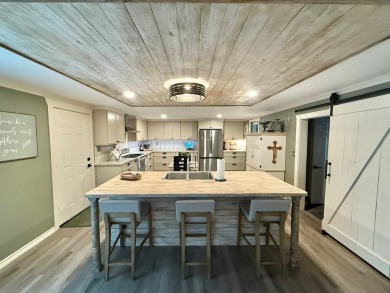 This stunning 2-bedroom, 2-bath partially furnished manufactured on Pendleton Harbor in Texas - for sale on GolfHomes.com, golf home, golf lot