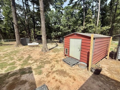 This stunning 2-bedroom, 2-bath partially furnished manufactured on Pendleton Harbor in Texas - for sale on GolfHomes.com, golf home, golf lot