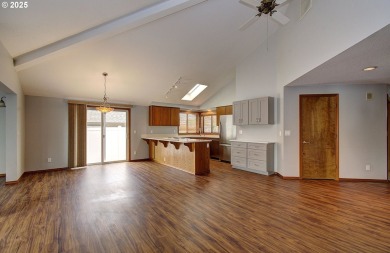 Fairway Village Move In Ready! One Level Two Bedroom Two Full on Fairway Village Golf and Country Club in Washington - for sale on GolfHomes.com, golf home, golf lot