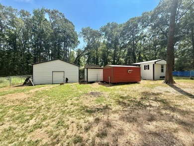 This stunning 2-bedroom, 2-bath partially furnished manufactured on Pendleton Harbor in Texas - for sale on GolfHomes.com, golf home, golf lot