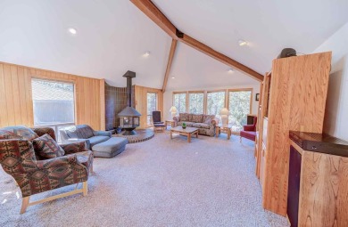 Welcome to 15 White Elm, this home has been with the same family on Sunriver Woodlands Golf Course in Oregon - for sale on GolfHomes.com, golf home, golf lot