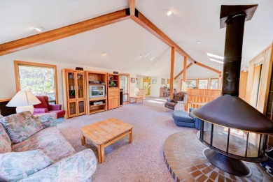 Welcome to 15 White Elm, this home has been with the same family on Sunriver Woodlands Golf Course in Oregon - for sale on GolfHomes.com, golf home, golf lot