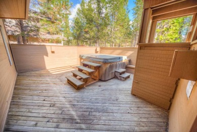 Welcome to 15 White Elm, this home has been with the same family on Sunriver Woodlands Golf Course in Oregon - for sale on GolfHomes.com, golf home, golf lot