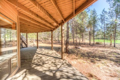 Welcome to 15 White Elm, this home has been with the same family on Sunriver Woodlands Golf Course in Oregon - for sale on GolfHomes.com, golf home, golf lot