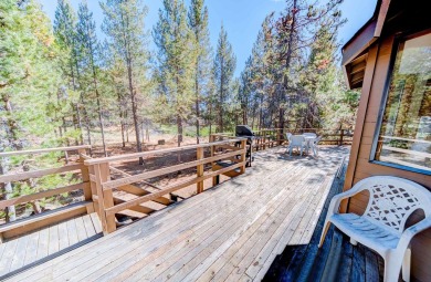 Welcome to 15 White Elm, this home has been with the same family on Sunriver Woodlands Golf Course in Oregon - for sale on GolfHomes.com, golf home, golf lot