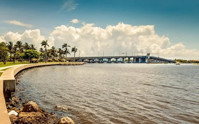 The Lucerne Condo building is under 1 Mile to the Ocean! Amazing on Lake Worth Municipal Golf Course in Florida - for sale on GolfHomes.com, golf home, golf lot