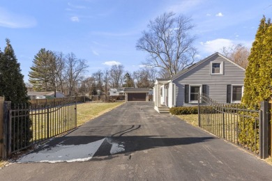 Fantastic 3-bedroom home! The kitchen is open to the living room on Phillips Park Golf Course in Illinois - for sale on GolfHomes.com, golf home, golf lot