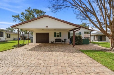 Welcome to easy, low-maintenance living in this charming on Highland Fairways Golf Club in Florida - for sale on GolfHomes.com, golf home, golf lot