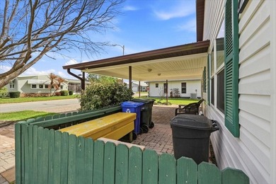 Welcome to easy, low-maintenance living in this charming on Highland Fairways Golf Club in Florida - for sale on GolfHomes.com, golf home, golf lot