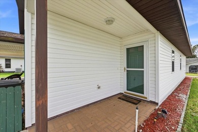 Welcome to easy, low-maintenance living in this charming on Highland Fairways Golf Club in Florida - for sale on GolfHomes.com, golf home, golf lot