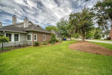 Well maintained single story townhome with a garage  within on Shadowmoss Plantation Golf Club in South Carolina - for sale on GolfHomes.com, golf home, golf lot