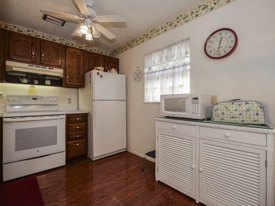 Beautiful, second floor 2/2 with great location near clubhouse on Vero Beach South Golf Course in Florida - for sale on GolfHomes.com, golf home, golf lot
