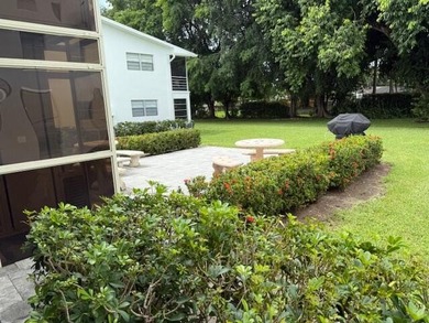 Very desirable 1st floor corner unit with newer kitchen (shaker on Hillsboro Pines Golf in Florida - for sale on GolfHomes.com, golf home, golf lot