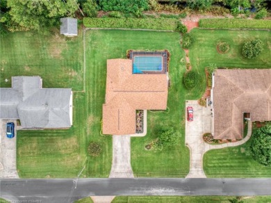 ***KICK OUT CLAUSE IN PLACE***Dive into this exquisitely updated on Golf Hammock Country Club in Florida - for sale on GolfHomes.com, golf home, golf lot
