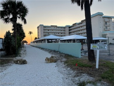 This Valencia Villas at Bay Beach home features nearly 2,800 sq on Fort Myers Beach and Golf Club in Florida - for sale on GolfHomes.com, golf home, golf lot