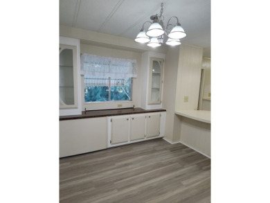 CHARMING COTTAGE HOME WITH PRIVATE BACK YARD! NEW VINYL PLANK on Vista Plantation Golf Club in Florida - for sale on GolfHomes.com, golf home, golf lot