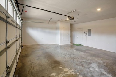 Move in Ready!!! Extremely clean 3BR 2BR brick home located in on Eagle Crest Golf Course in Arkansas - for sale on GolfHomes.com, golf home, golf lot