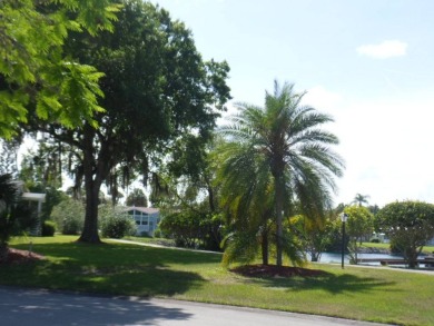 CHARMING COTTAGE HOME WITH PRIVATE BACK YARD! NEW VINYL PLANK on Vista Plantation Golf Club in Florida - for sale on GolfHomes.com, golf home, golf lot