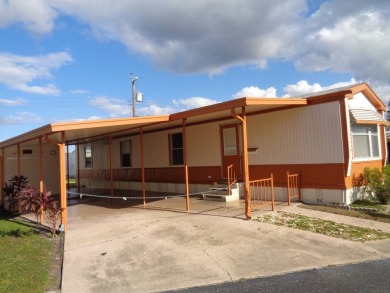 Take a look inside this extremely well maintained 1990, 2 bed/1 on YMCA Par 3 Home of the First Tee of Lakeland in Florida - for sale on GolfHomes.com, golf home, golf lot