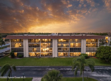 Don't miss this meticulously maintained 2 bed, 2 bath condo in on Mallards Landing Golf Course in Florida - for sale on GolfHomes.com, golf home, golf lot