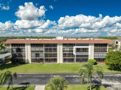 Don't miss this meticulously maintained 2 bed, 2 bath condo in on Mallards Landing Golf Course in Florida - for sale on GolfHomes.com, golf home, golf lot