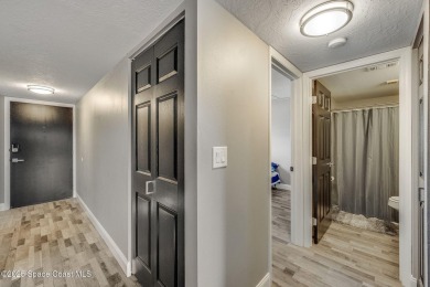 Don't miss this meticulously maintained 2 bed, 2 bath condo in on Mallards Landing Golf Course in Florida - for sale on GolfHomes.com, golf home, golf lot