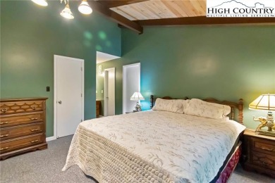 Location, acreage, privacy and room for all. That is what this on Beech Mountain Club in North Carolina - for sale on GolfHomes.com, golf home, golf lot