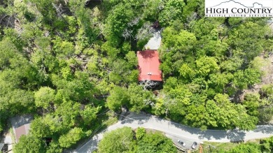 Location, acreage, privacy and room for all. That is what this on Beech Mountain Club in North Carolina - for sale on GolfHomes.com, golf home, golf lot