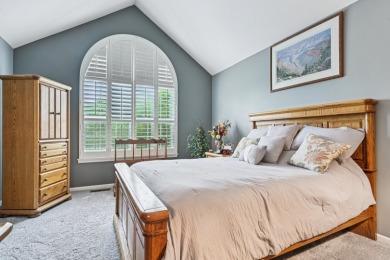 This beautifully maintained 3-bedroom, plus loft, 3.5-bath on Schaumburg Golf Club in Illinois - for sale on GolfHomes.com, golf home, golf lot