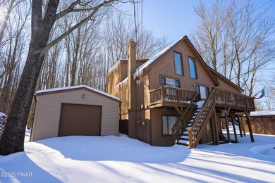 Welcome to your perfect Pocono retreat! This charming on The Hideout Golf in Pennsylvania - for sale on GolfHomes.com, golf home, golf lot