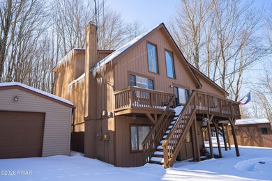 Welcome to your perfect Pocono retreat! This charming on The Hideout Golf in Pennsylvania - for sale on GolfHomes.com, golf home, golf lot