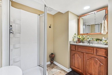 This beautifully maintained 3-bedroom, plus loft, 3.5-bath on Schaumburg Golf Club in Illinois - for sale on GolfHomes.com, golf home, golf lot