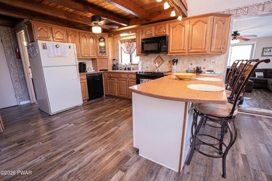 Welcome to your perfect Pocono retreat! This charming on The Hideout Golf in Pennsylvania - for sale on GolfHomes.com, golf home, golf lot