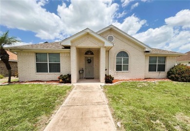 Lovely home in the desirable community of Golf View Estates with on Howling Trails Golf  in Texas - for sale on GolfHomes.com, golf home, golf lot
