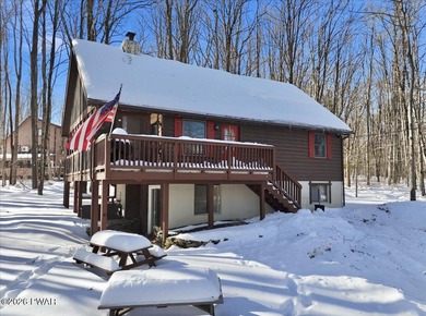 Welcome HOME to 139 Lakeview Drive W in Lake Ariel. This cozy & on The Hideout Golf in Pennsylvania - for sale on GolfHomes.com, golf home, golf lot