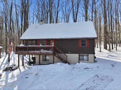 Welcome HOME to 139 Lakeview Drive W in Lake Ariel. This cozy & on The Hideout Golf in Pennsylvania - for sale on GolfHomes.com, golf home, golf lot