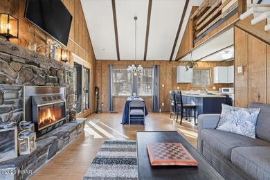 Welcome HOME to 139 Lakeview Drive W in Lake Ariel. This cozy & on The Hideout Golf in Pennsylvania - for sale on GolfHomes.com, golf home, golf lot