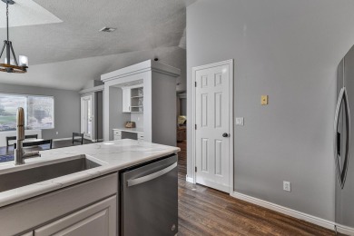 Beautifully updated 3 bed, 2 bath townhome situated in the on Green Spring Country Club in Utah - for sale on GolfHomes.com, golf home, golf lot