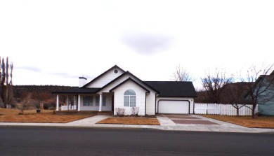 One-of-a-kind home in Prineville with Golf Course views and on Meadow Lakes Golf Course in Oregon - for sale on GolfHomes.com, golf home, golf lot