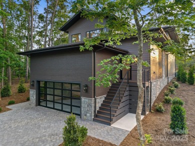 Exquisite Luxury Living in The Cliffs at Walnut Cove.
Welcome to on The Cliffs At Walnut Cove in North Carolina - for sale on GolfHomes.com, golf home, golf lot