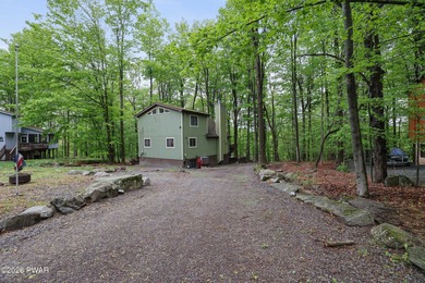 Spacious Family Retreat in The Hideout - Fully Furnished & on The Hideout Golf in Pennsylvania - for sale on GolfHomes.com, golf home, golf lot