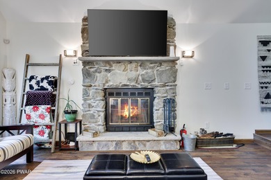 Spacious Family Retreat in The Hideout - Fully Furnished & on The Hideout Golf in Pennsylvania - for sale on GolfHomes.com, golf home, golf lot