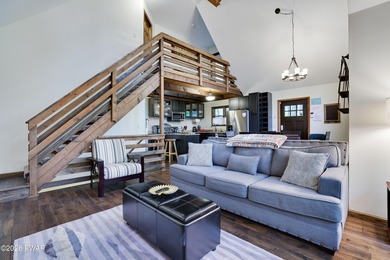 Spacious Family Retreat in The Hideout - Fully Furnished & on The Hideout Golf in Pennsylvania - for sale on GolfHomes.com, golf home, golf lot