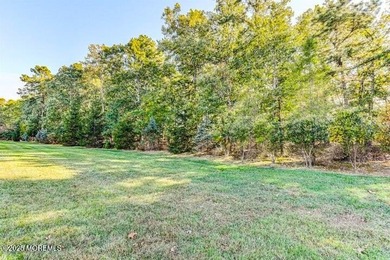 *BRAND NEW ROOF*! NICELY MAINTAINED HOME LOCATED IN TOLL on Westlake Golf and Country Club in New Jersey - for sale on GolfHomes.com, golf home, golf lot